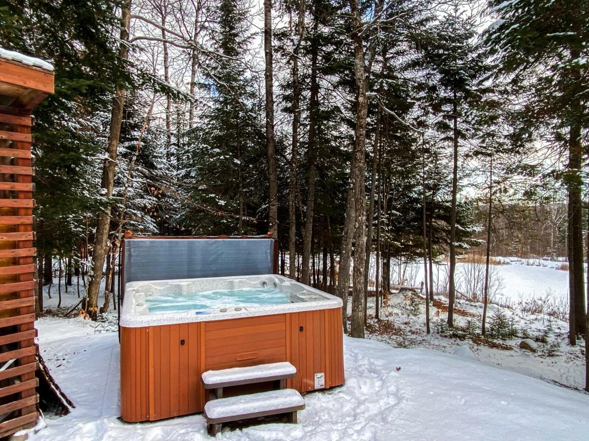 Les Chalets Tourisma - Chalet Dans Les Bois Avec Lac Prive - Le Colibri Saint-Raymond Eksteriør billede