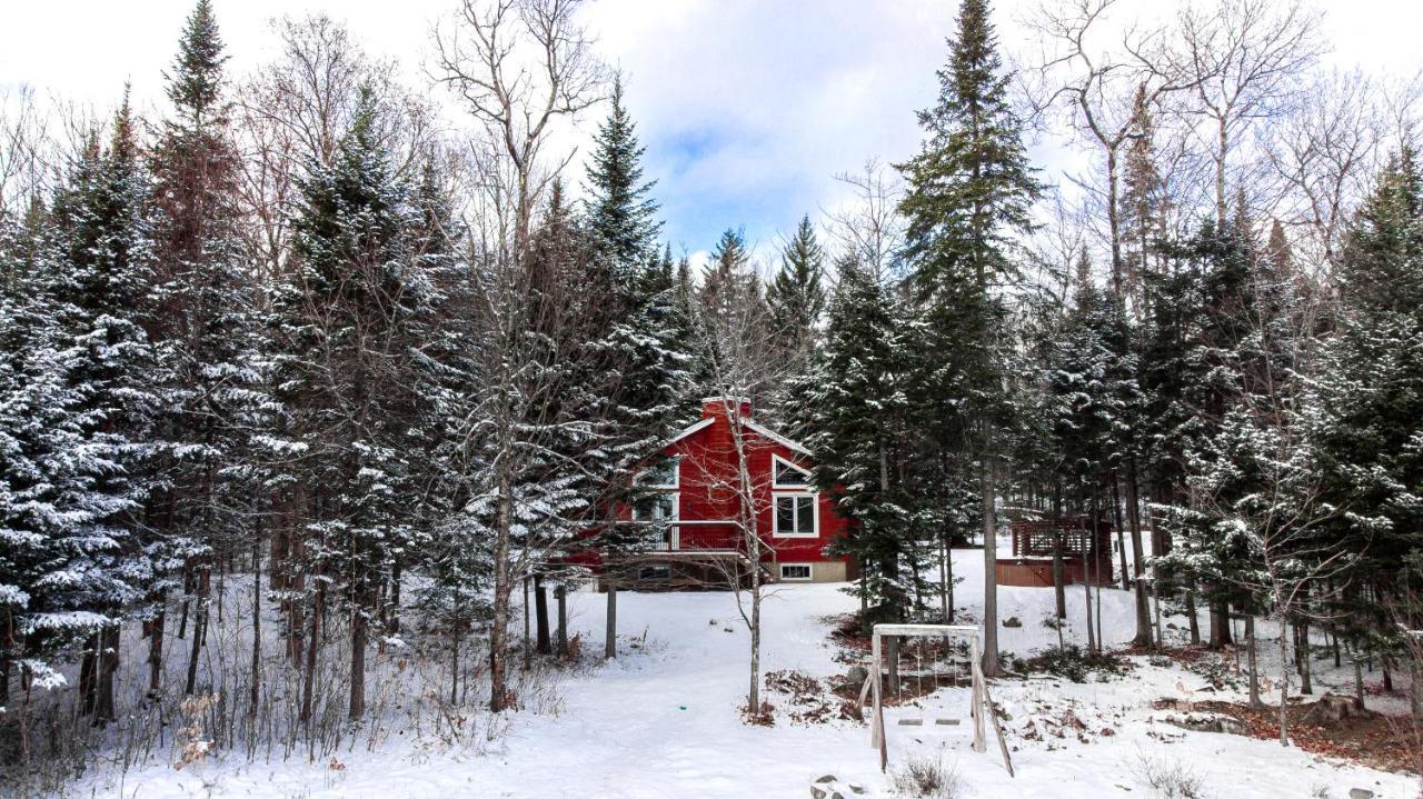 Les Chalets Tourisma - Chalet Dans Les Bois Avec Lac Prive - Le Colibri Saint-Raymond Eksteriør billede